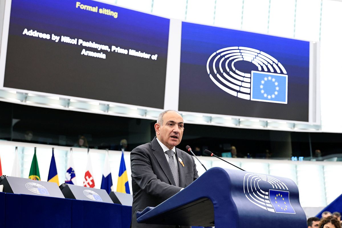 Pashinyan urges to resume EU-Georgia talks