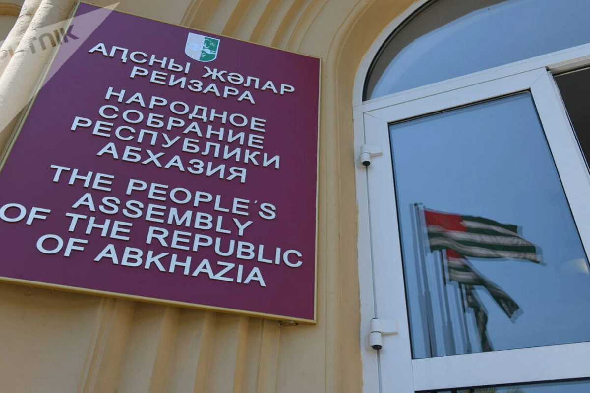 Parlamento dell'Abkhazia protegge un esponente dell'opposizione dalle autorità