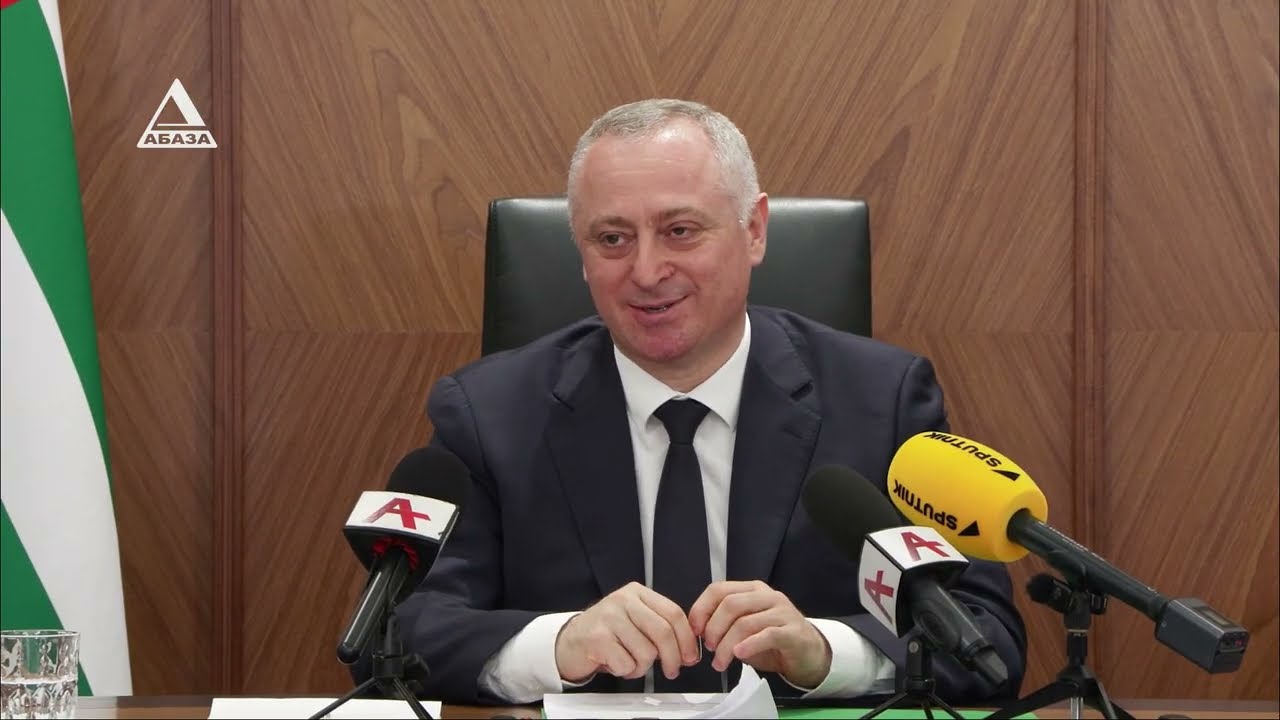 Il presidente dell'Abcasia analizza il 2025: crescita economica, registratori di cassa e attenzione ai giovani
