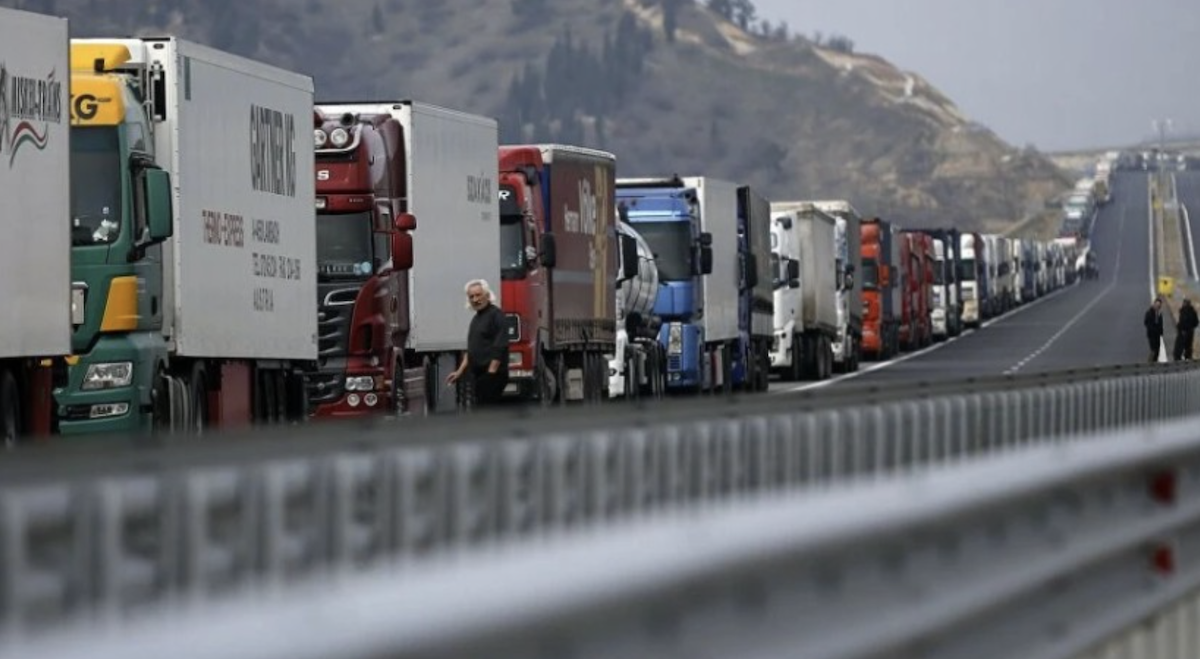 Camionisti georgiani obbligati a dichiarare lo scopo dell'ingresso in Russia