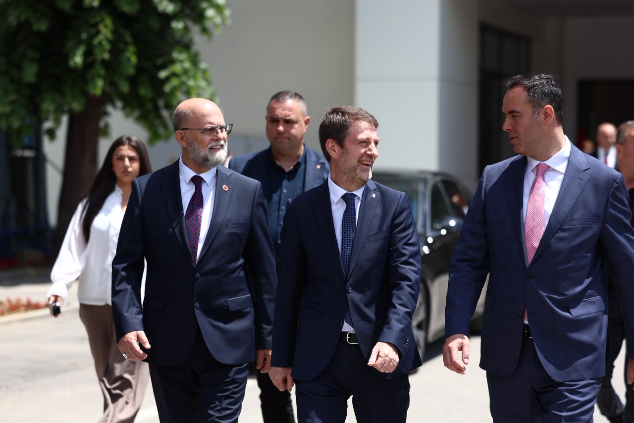 Il ministro Hoxha in visita ufficiale in Kosovo: Tirana e Pristina condividono gli stessi obiettivi di stato