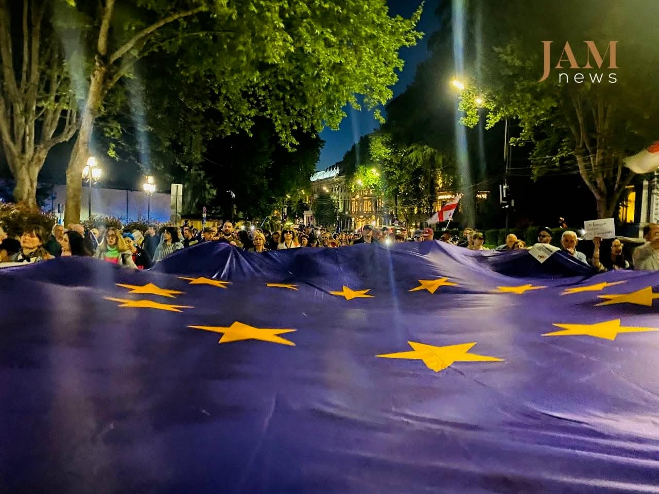 La forza nell’unità, la forza nell’Europa! Marcia a Tbilisi il 9 maggio. Vlog ‘Proteste in Georgia’