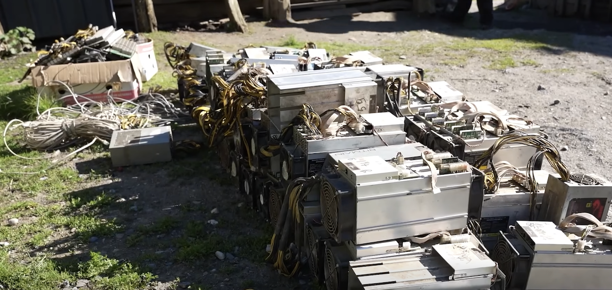 Polizia georgiana sequestra 148 macchine per il mining di criptovalute