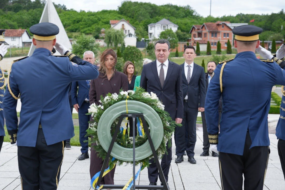27esimo anniversario della liberazione del Kosovo: i capi di Stato rendono omaggio a Prekaz e al sacrificio della famiglia Jashari