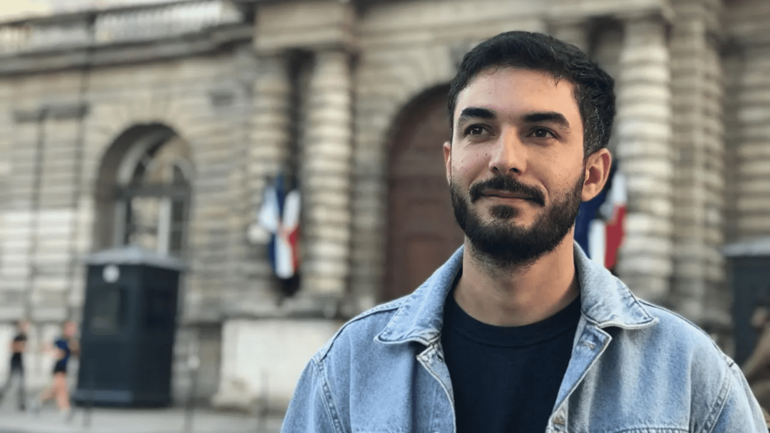 Attacco a blogger azero in Francia: richieste di condanne fino a 30 anni per movente politico