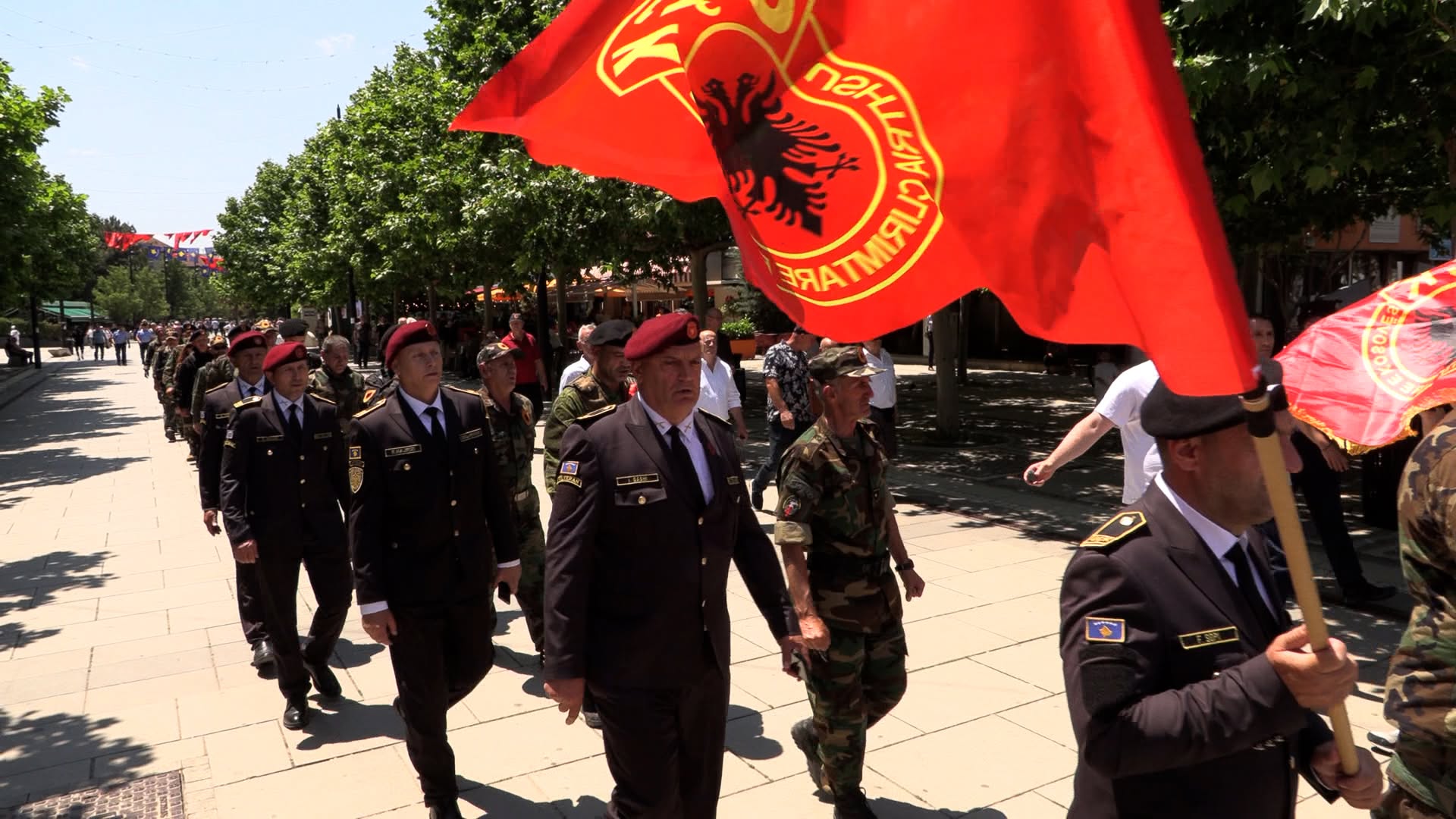 I veterani della marcia dell'UÇK chiedono la liberazione degli ex capi all'Aia: la nostra guerra è stata giusta
