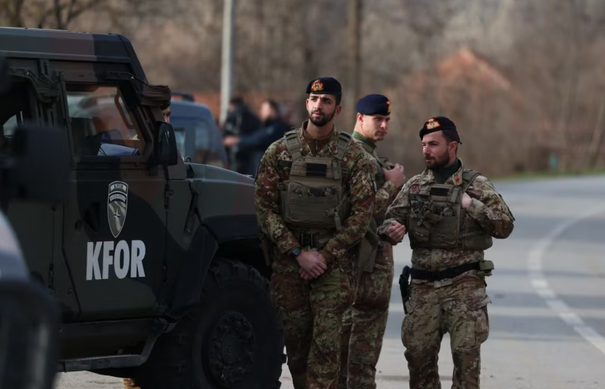 NATO riduce le truppe in Kosovo: avvio graduale dal 2027 dopo il miglioramento della situazione di sicurezza