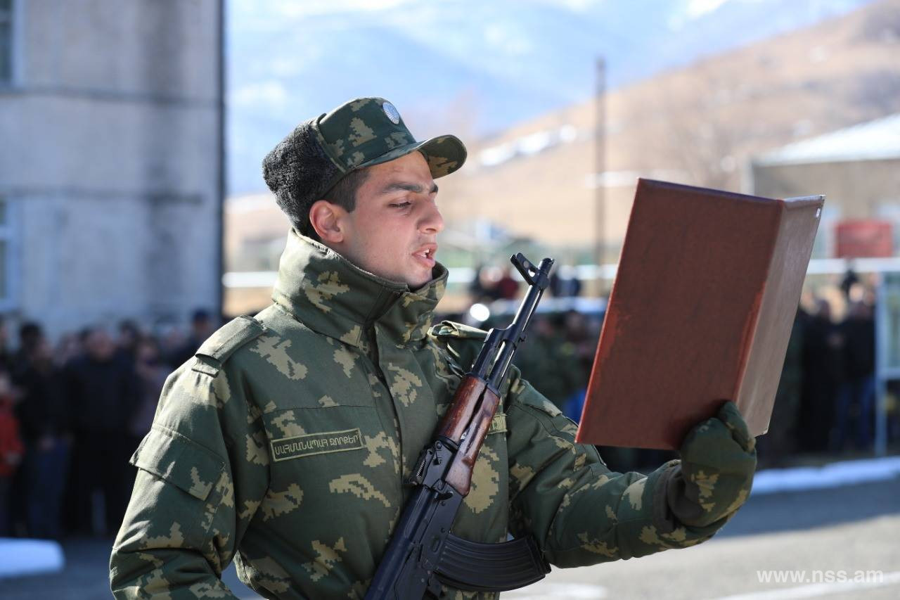 Armenia avvia reclutamento e addestramento di guardie di frontiera al confine con l’Azerbaigian