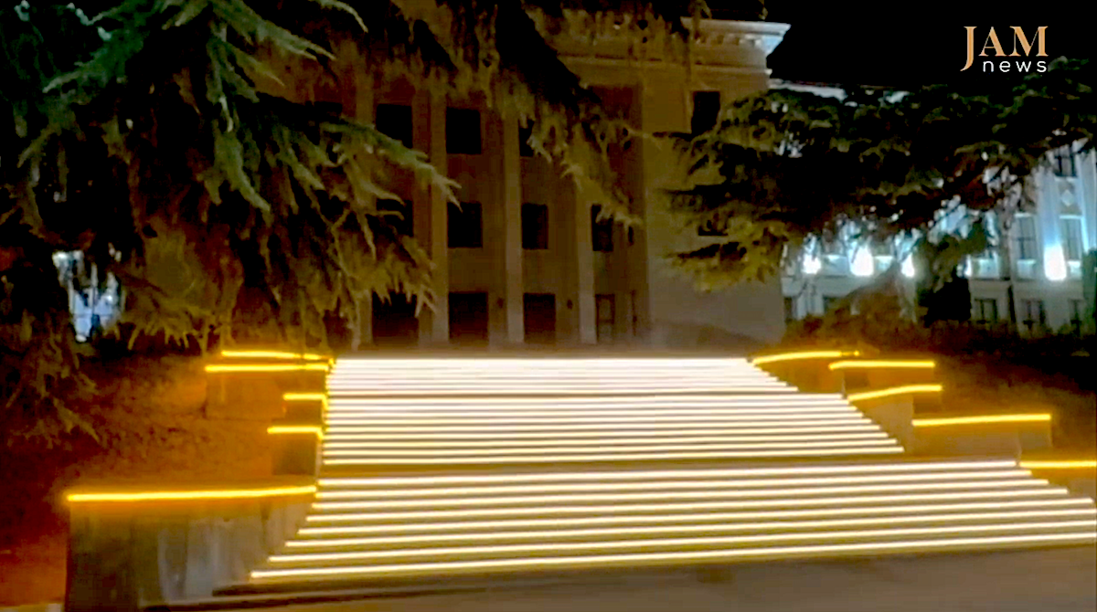 Illuminazioni serali in Ossezia del Sud: Video