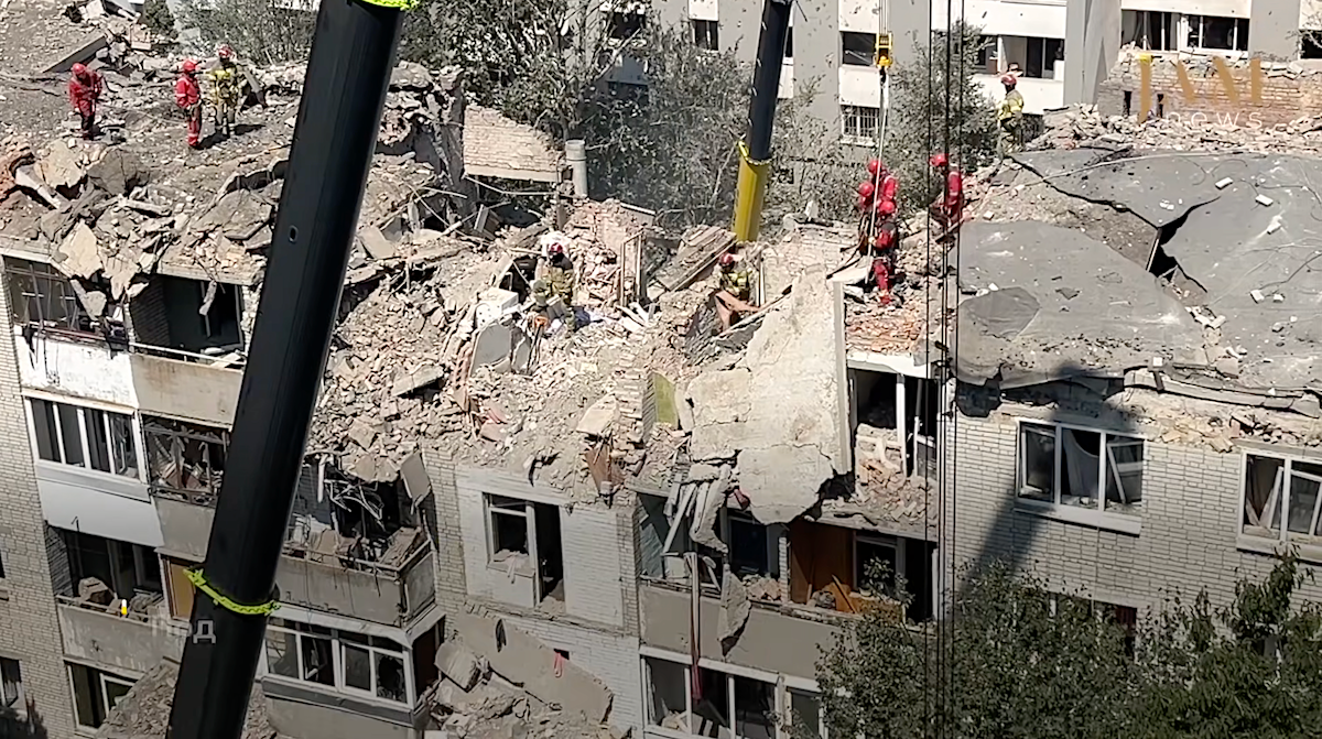 Massiccio attacco russo all’Ucraina lascia morti e decine di feriti. Video da Lviv