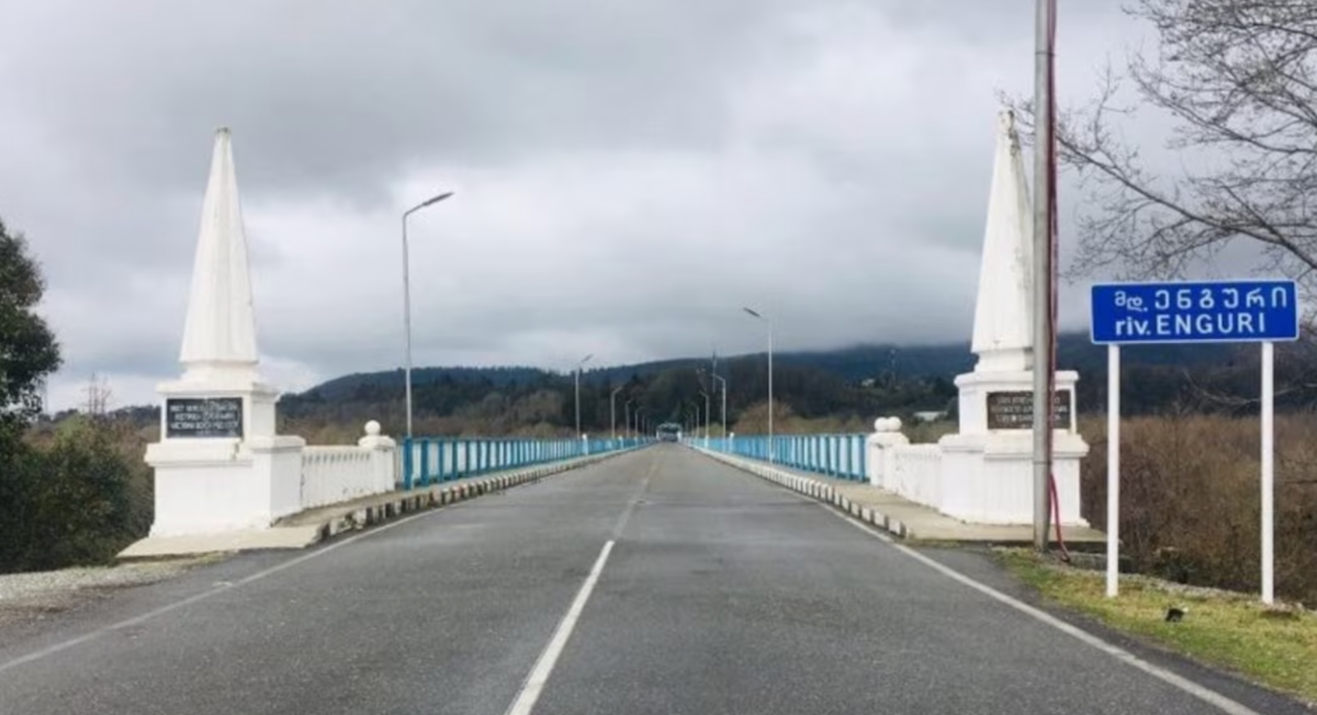 Primo ministro georgiano conferma: carburante proveniente dal territorio controllato da Tbilisi fornito ad Abkhazia occupata