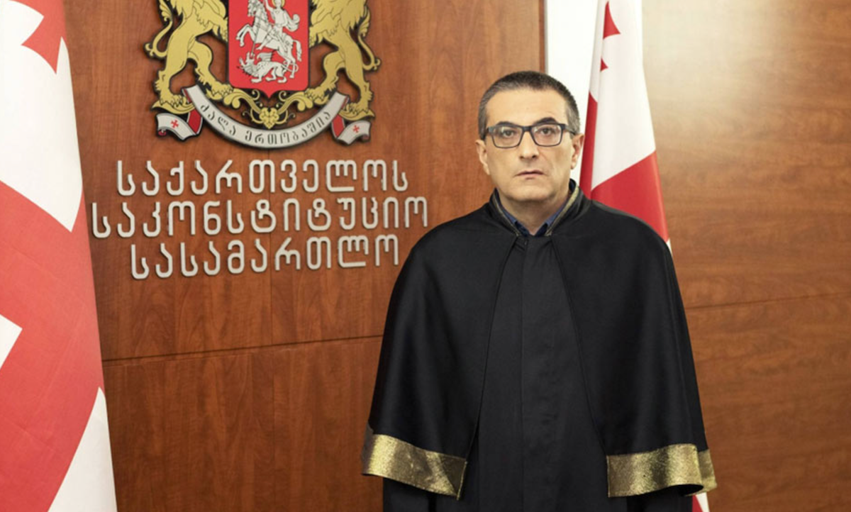 Giudice della Corte Costituzionale della Georgia emette parere dissenziente su casi riguardanti proteste sui marciapiedi