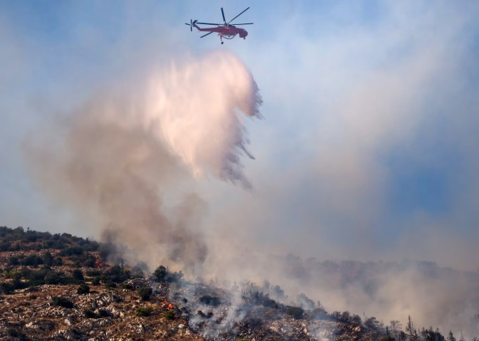 Accusato di incendio doloso, il sindaco greco in custodia cautelare dopo i sospetti di aver provocato l'incendio nei pressi di Atene