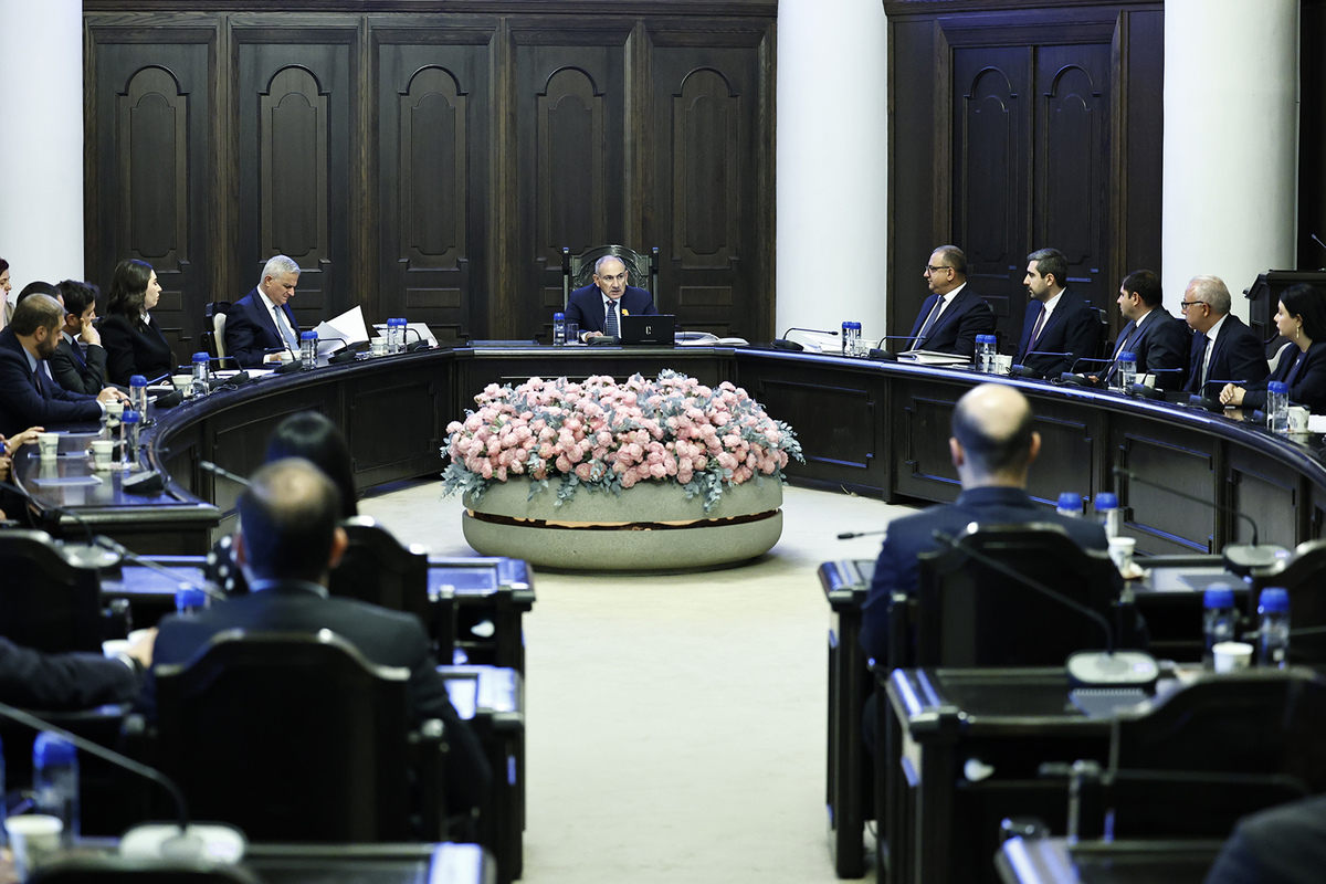 Armenia approva un nuovo governo mentre Pashinyan promette assunzioni basate sul merito