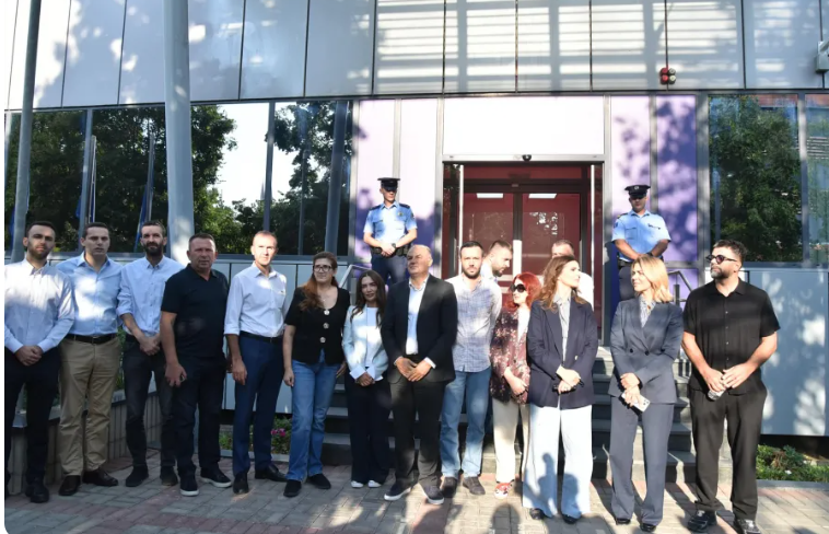 I deputati del PDK bloccano l’ingresso al Governo del Kosovo