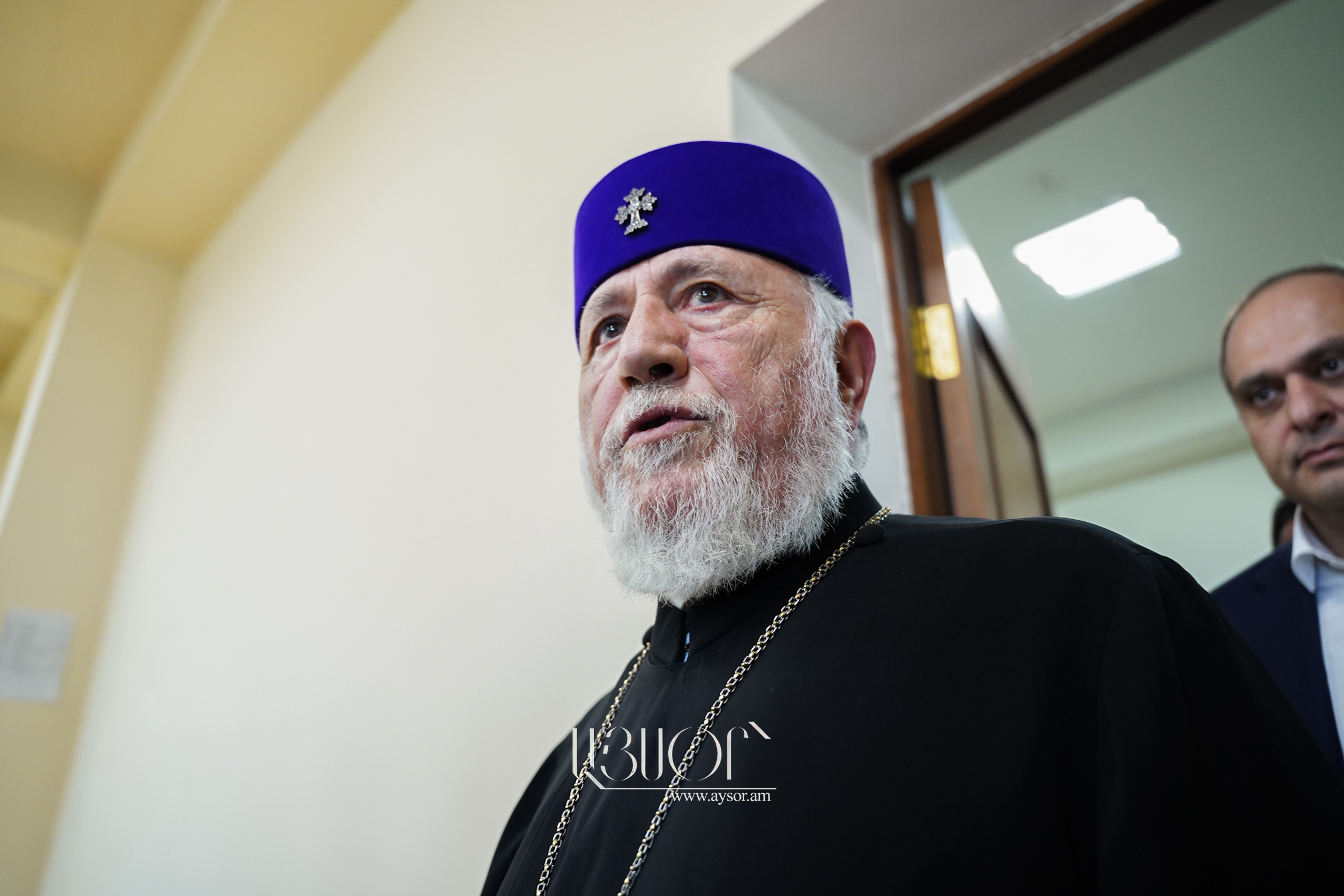 Il Catholicos armeno Garegin II attende la prima udienza del processo penale