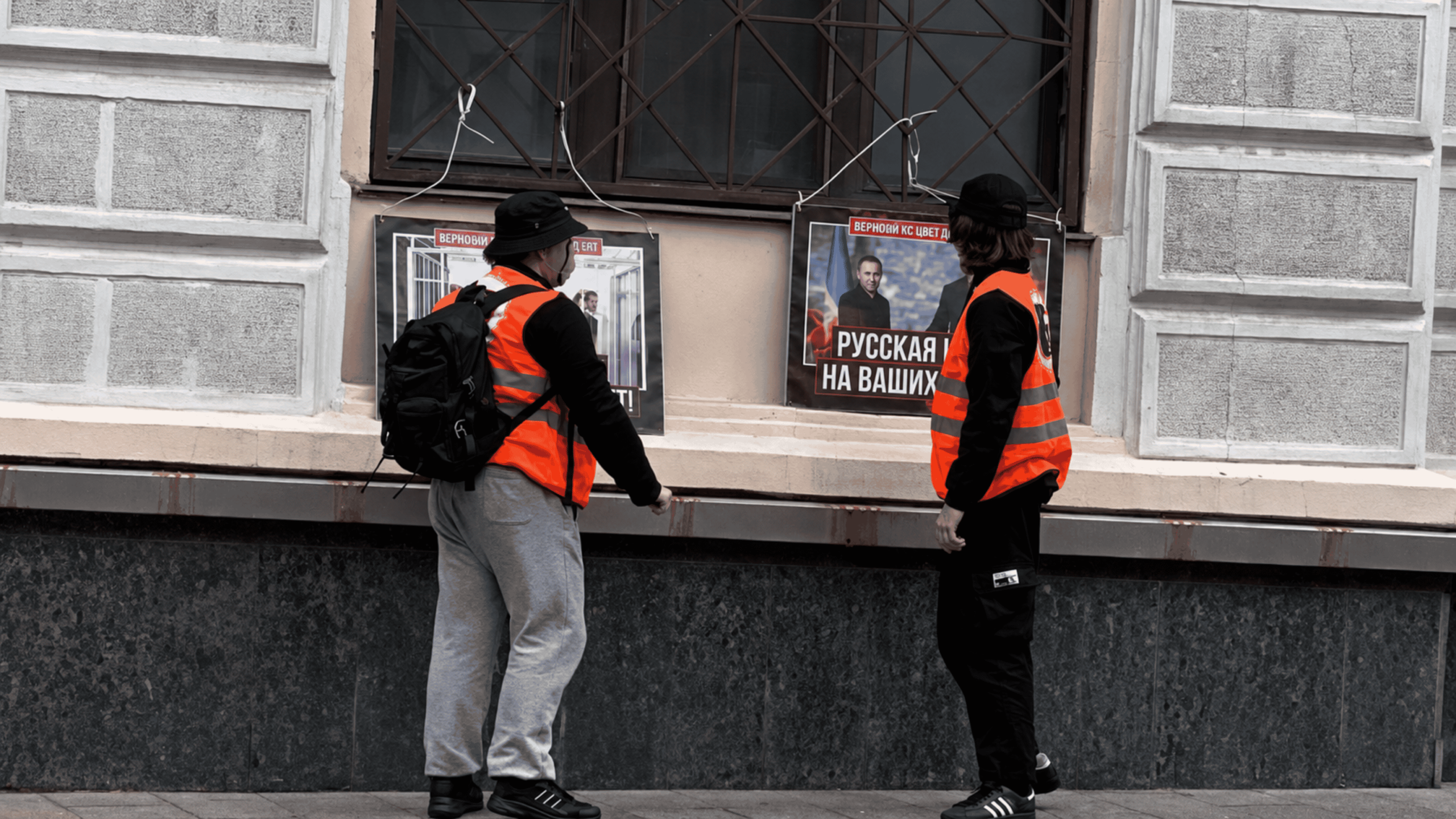 Poster di Mosca: nazionalisti radicali agiscono senza il Cremlino nella contesa con l'Azerbaigian