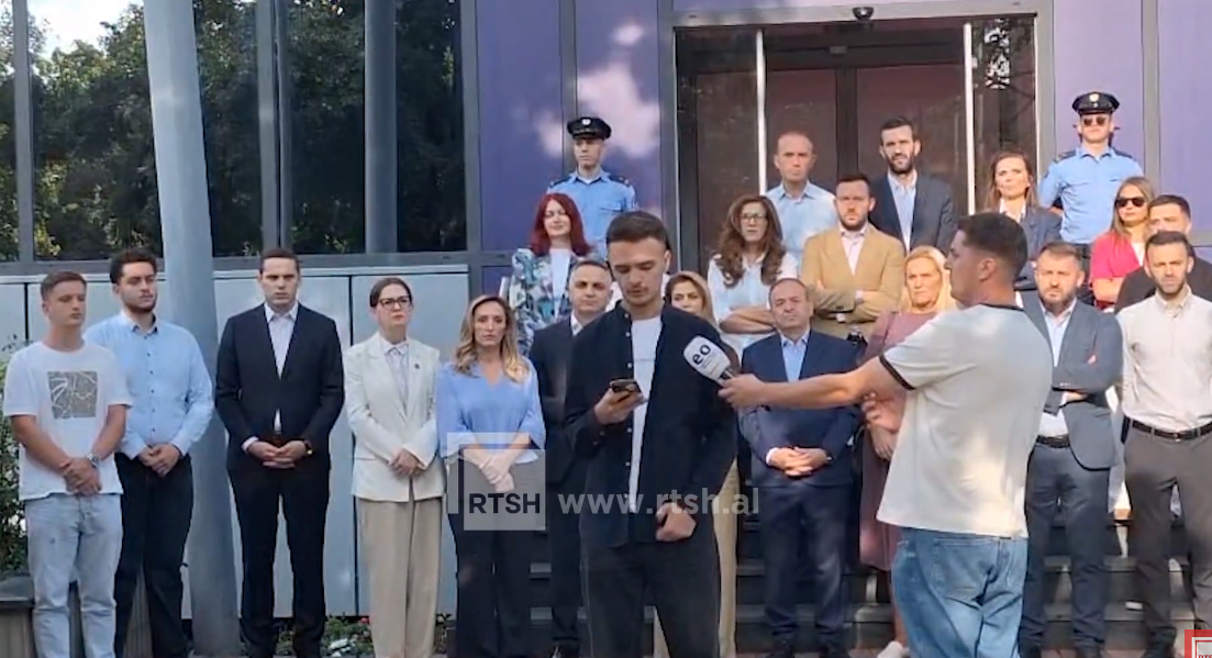 Studenti in protesta davanti al Primo Ministro: chiedono lo sblocco delle istituzioni in Kosovo