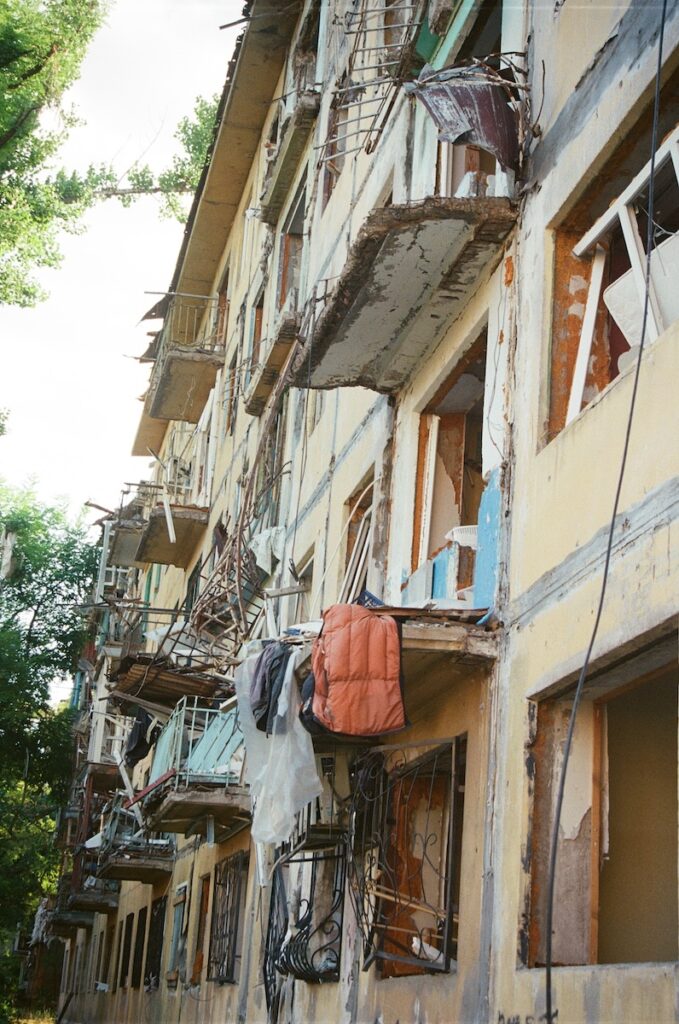 The facade of a damaged building hit by a guided aerial bomb. Kramatorsk, August 2026. Yulia Kalaban for JAMnews.