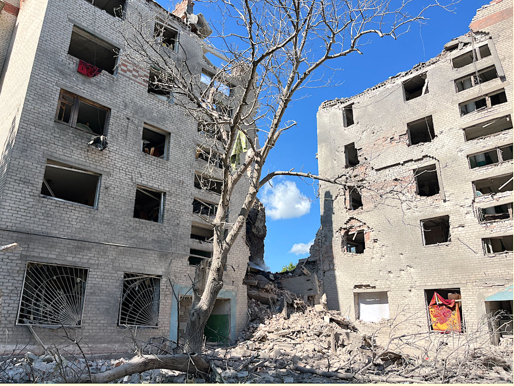 A residential building destroyed by a Russian FAB-250 aerial bomb on 13 August. Kramatorsk, August 2026. Yulia Kalaban for JAMnews.