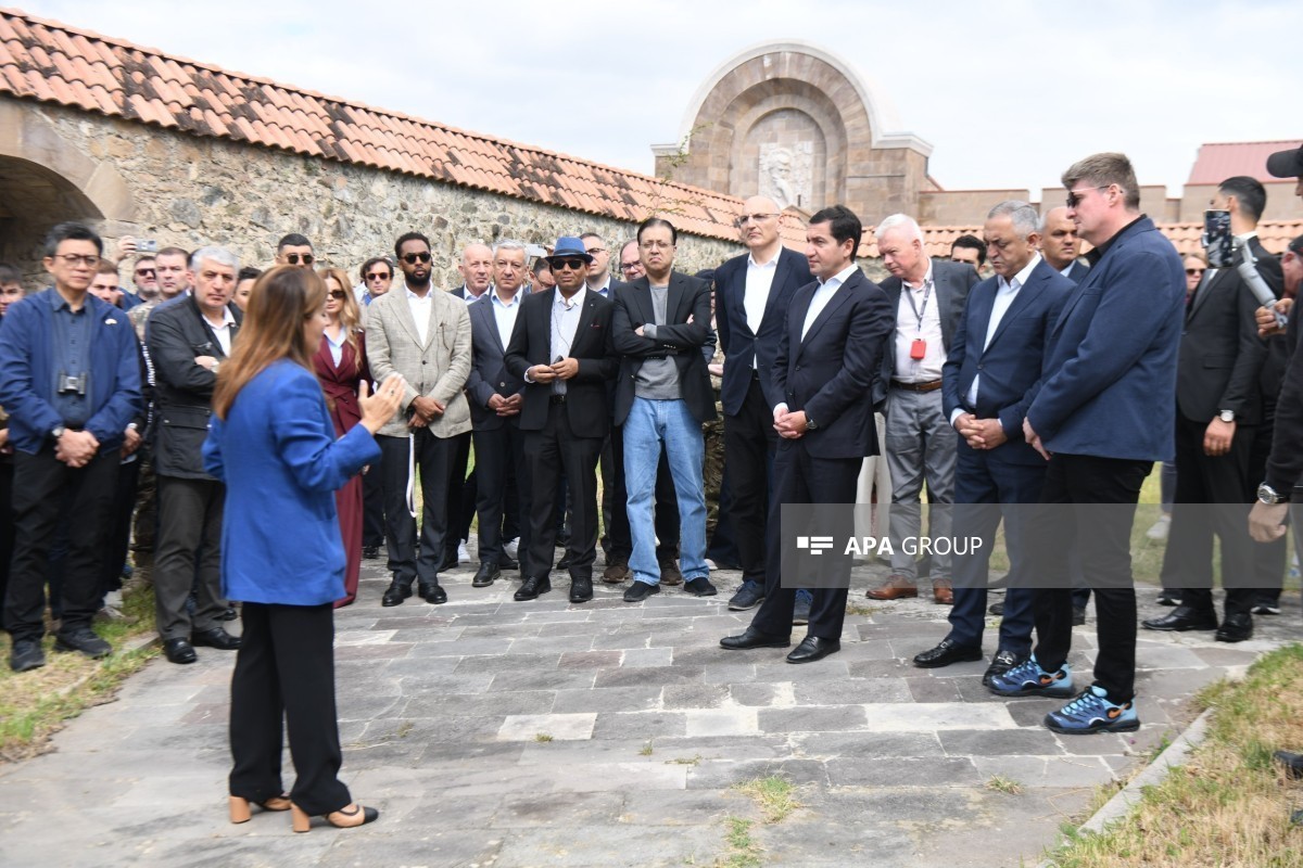 Aiutare Baku a giustificare la pulizia etnica: le posizioni di Yerevan sul viaggio dei diplomatici in Karabakh