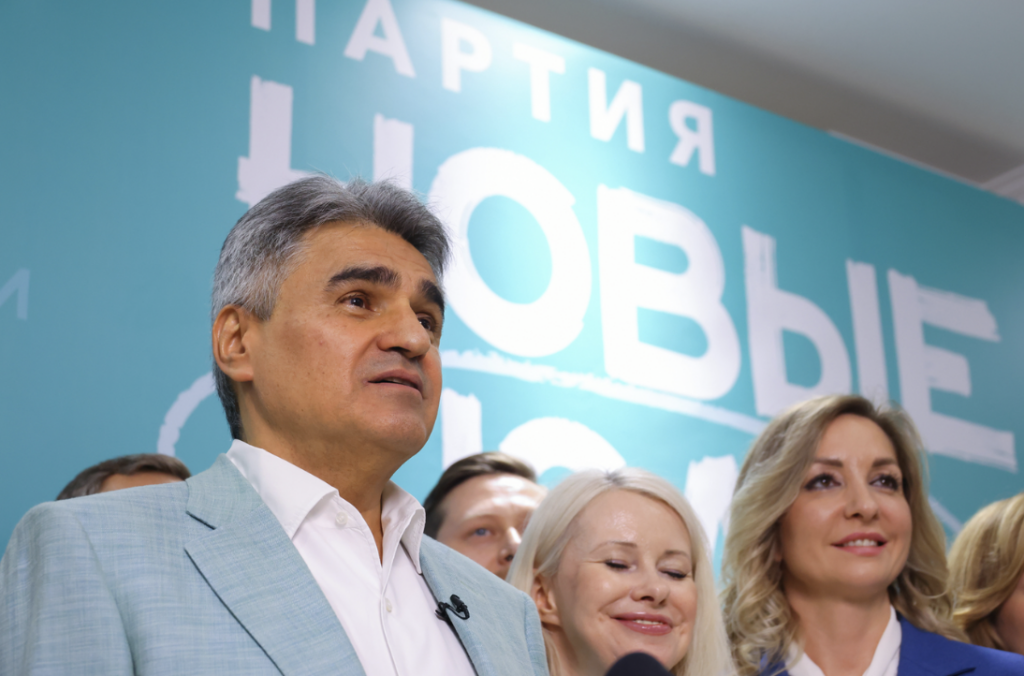 Alexei Nechaev, chairman of the New People party, left, at the party’s campaign headquarters during a meeting to discuss preliminary results of the State Duma elections. Moscow, Sept. 20, 2026. Photo: Pavel Seleznev / TASS / ZUMA Press / Scanpix / LETA