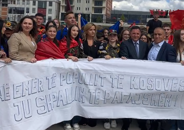 La sentenza dell'Aia scatena la protesta degli studenti a Malishevë, marcia di sostegno agli ex capi dell'UÇK