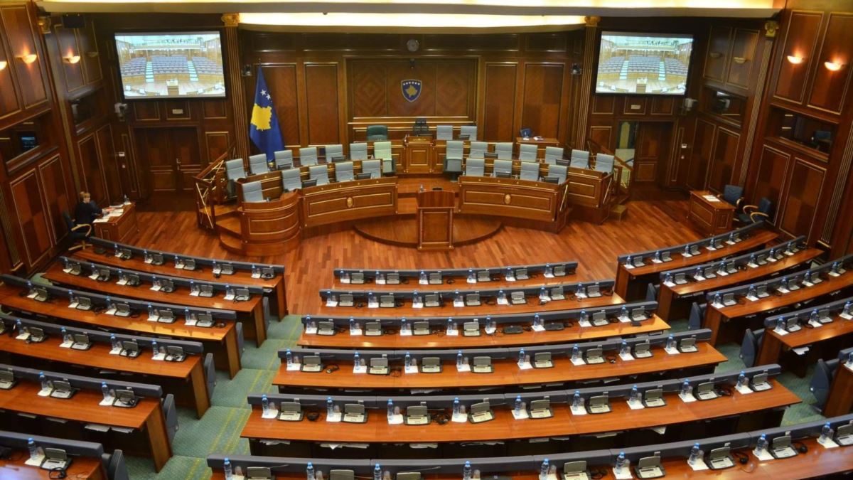 Kosovo: costituito il Parlamento, eletti i vicepresidenti; Kurti: voteremo Vlora Çitaku, purché il PDK torni in seduta