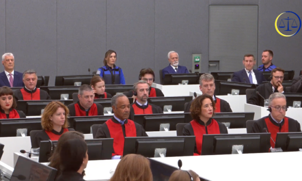 La Corte Speciale dell'Aia ha emesso la sentenza: 81 anni di carcere per quattro ex capi dell'UÇK; 25 anni a Thaçi e Krasniqi, 18 a Veseli, 13 a Selimi