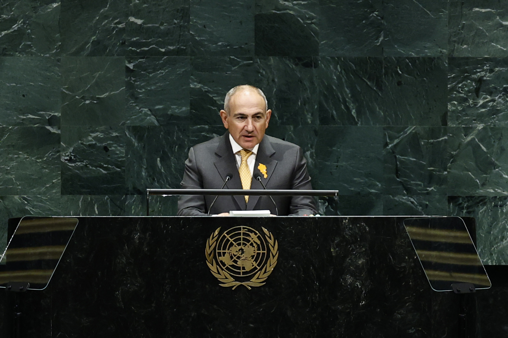 Questioni irrisolte e narrazioni contrastanti restano: Pashinyan sulle relazioni con l’Azerbaigian