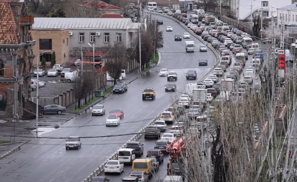 Armenia valuta di limitare l’ingresso dei veicoli regionali a Yerevan