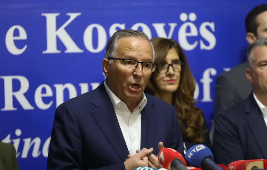Il presidente del PDK, Hamza: non può essere al di sopra della legge e del Parlamento; il paese va verso nuove elezioni