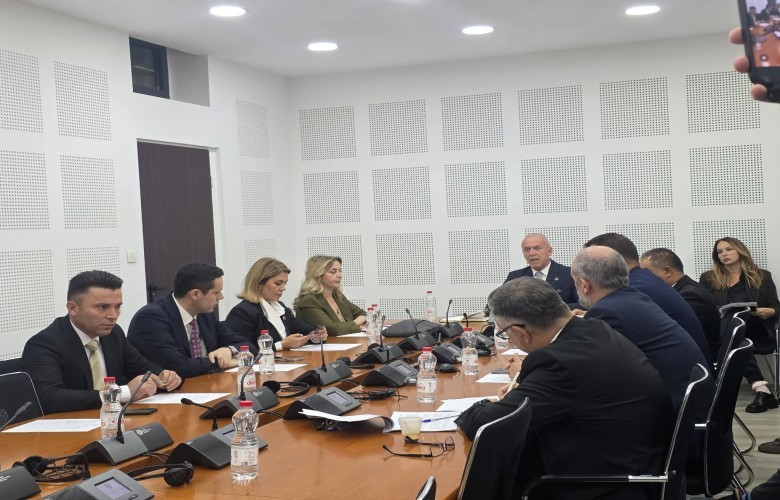 Kosovo: la Commissione per la Legislazione approva all'unanimità la legge sulle Camere Specializzate
