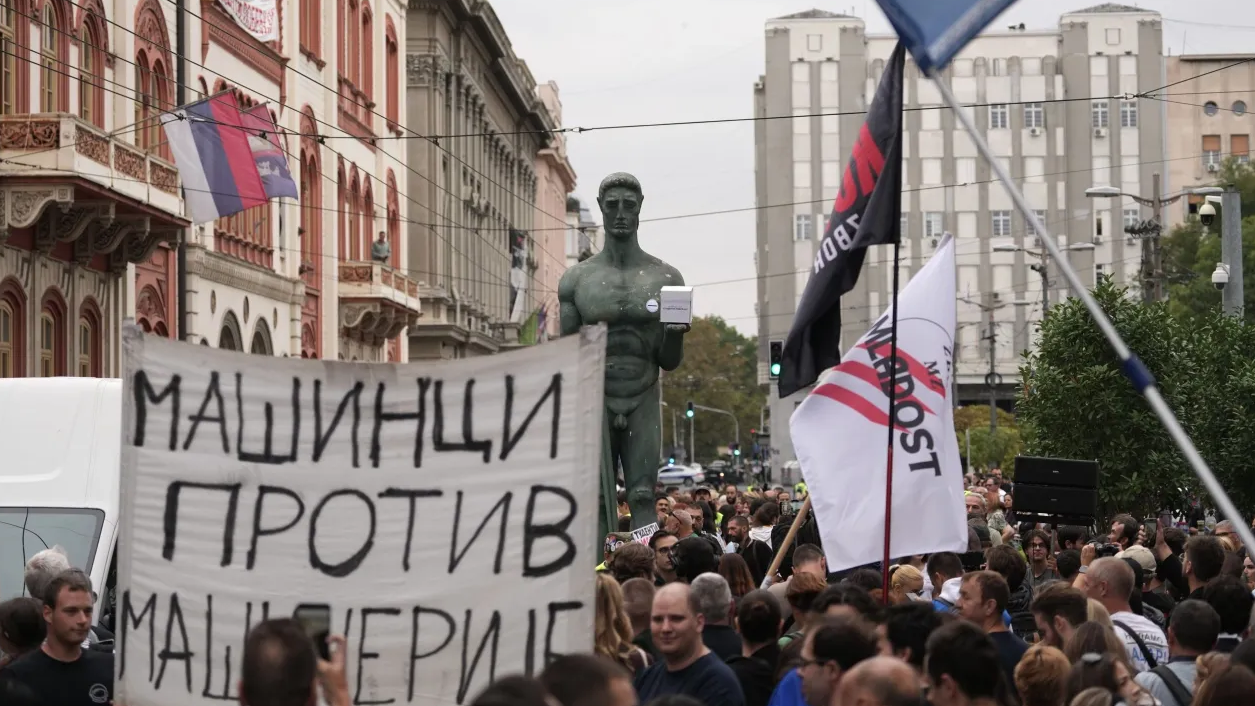 Studenti sfidano il potere in Serbia e guidano i sondaggi prima delle elezioni