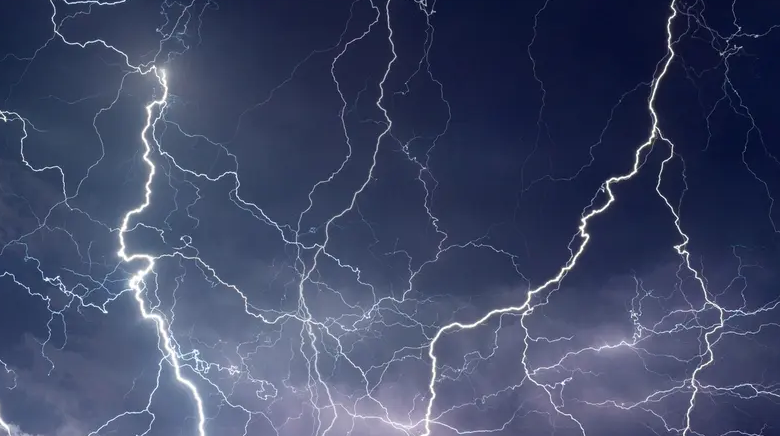 Tempeste potenti colpiscono la Grecia: oltre 22.000 fulmini in 24 ore