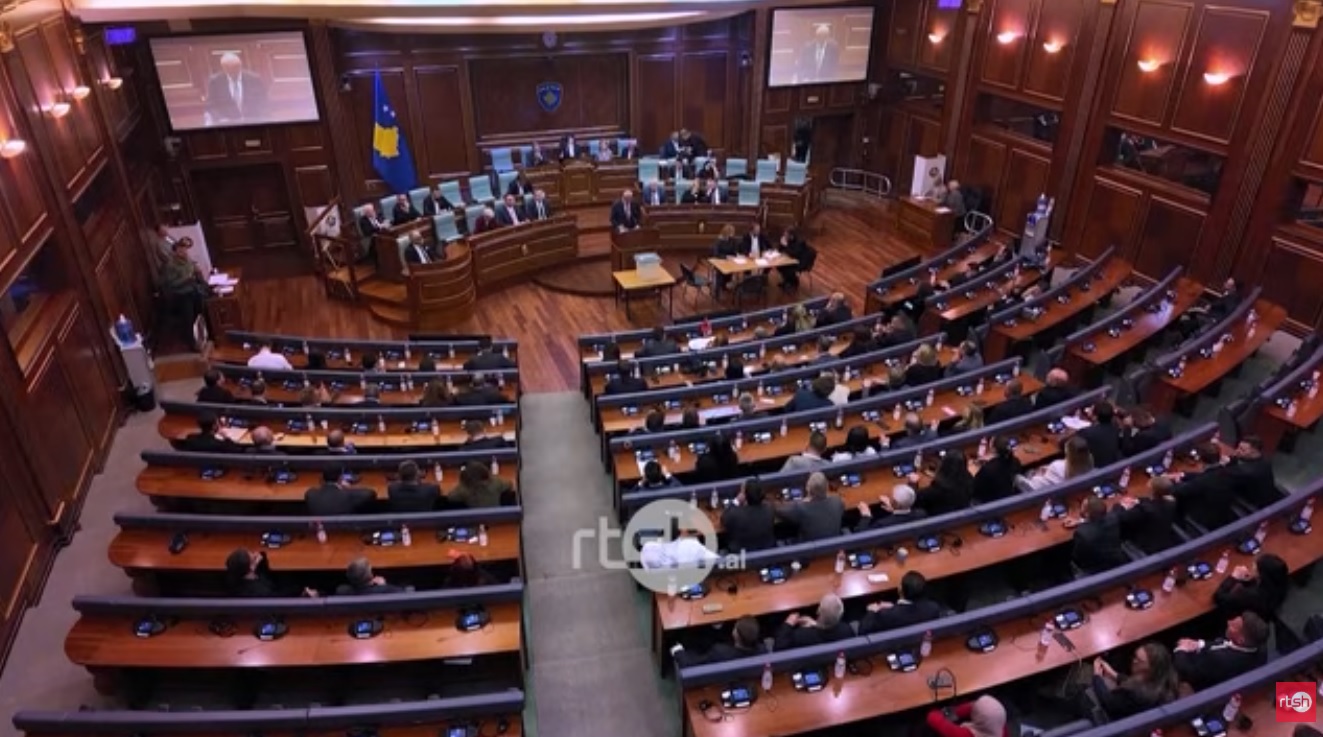 UE critica le modifiche alla legge sulla Corte Speciale in Kosovo; l’opposizione kosovara: non violano gli obblighi internazionali del Kosovo